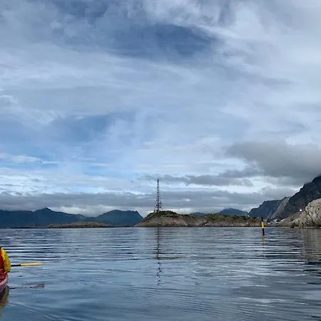 With 4 Beds And Stunning Sea Views Apartment Henningsvaer